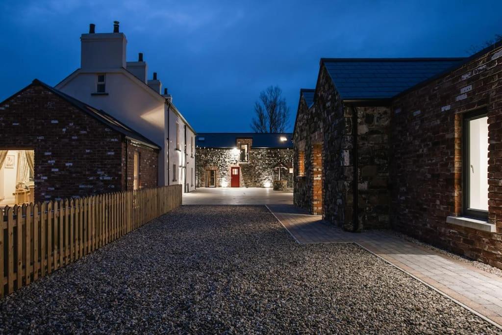 The Barn At Corrstown Village Портръш Екстериор снимка